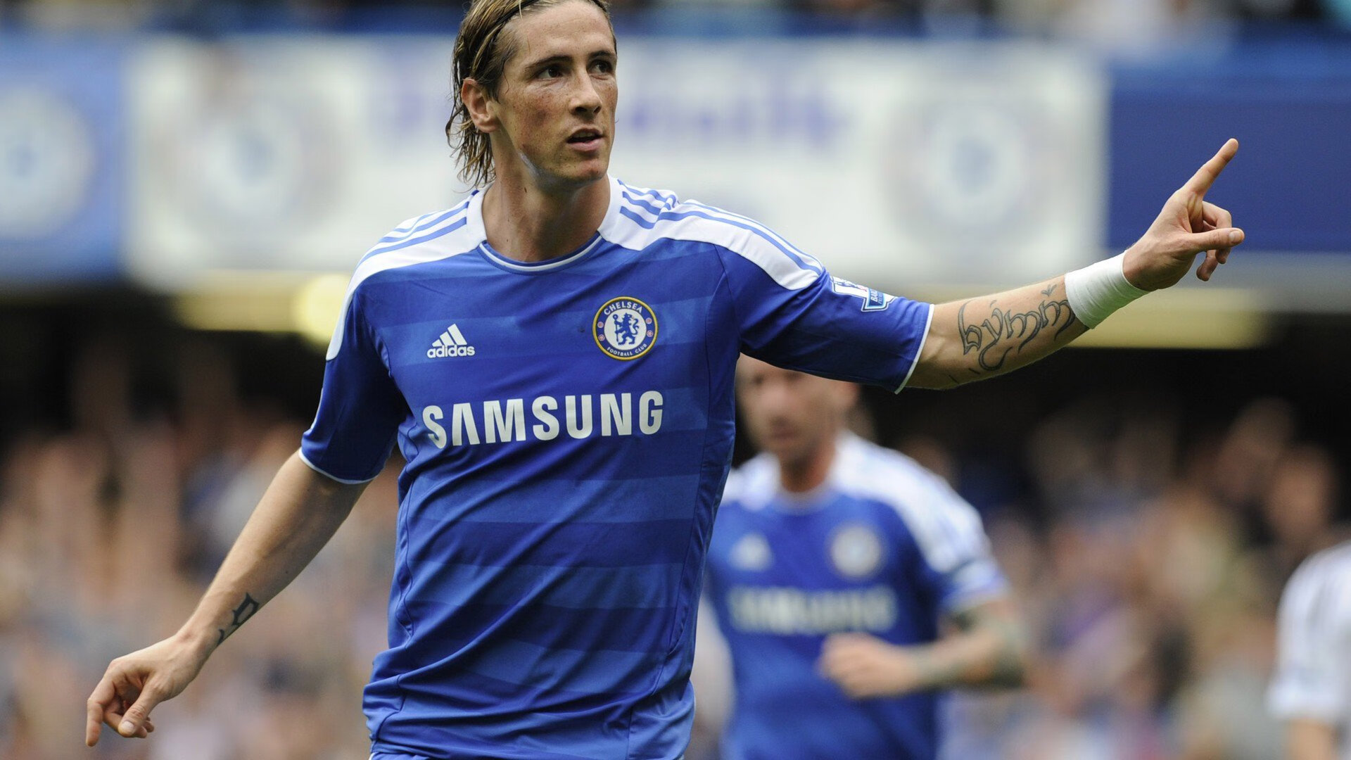 伦敦马拉松赛今日鸣枪，选手们奋力冲刺，伦敦马拉松比赛