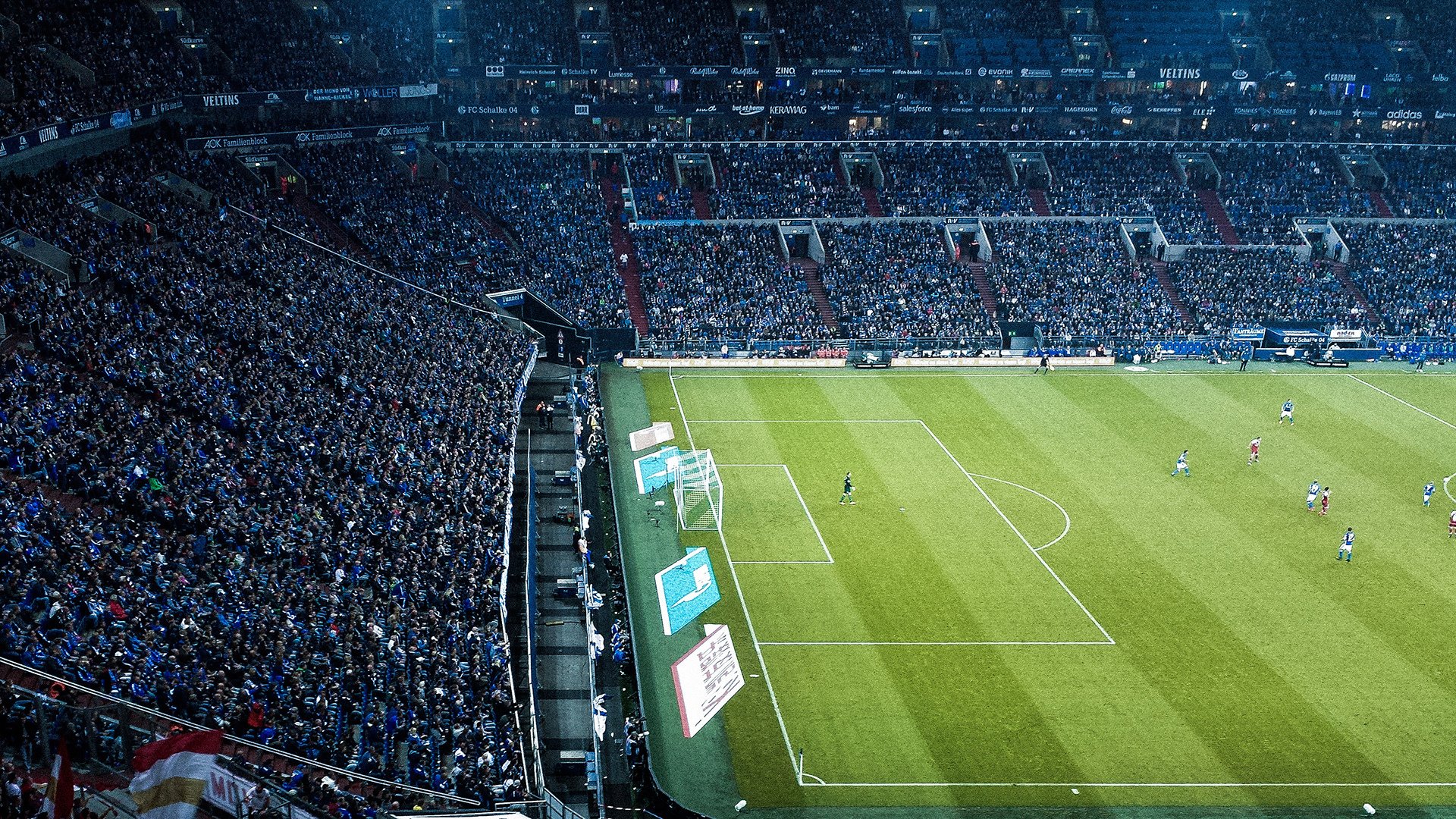 俱乐部推行球员双重职业发展计划支持退役转型，业余球队管理制度