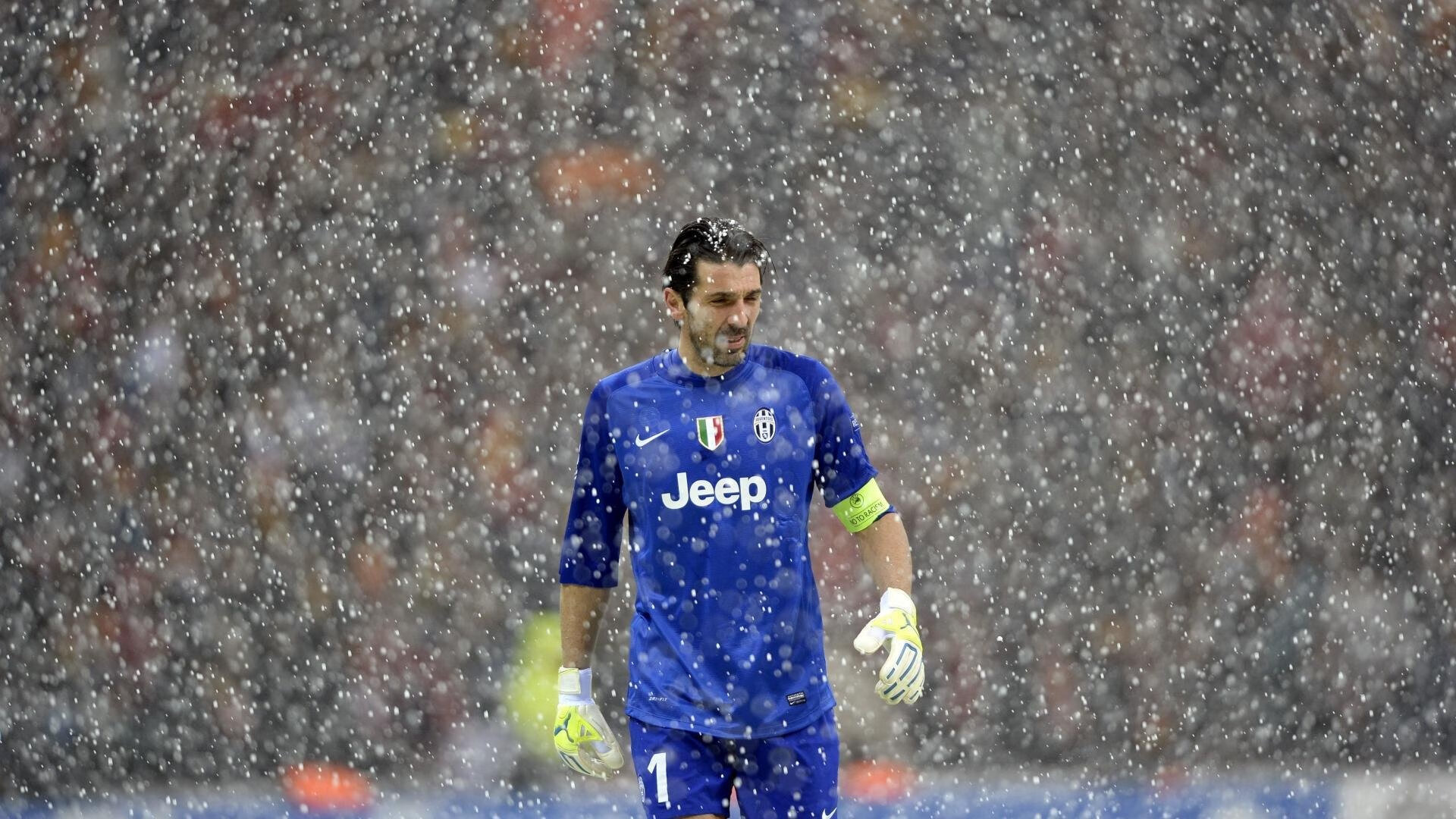 Hughes 速度快如闪电，难以阻挡，形容速度快如闪电的成语